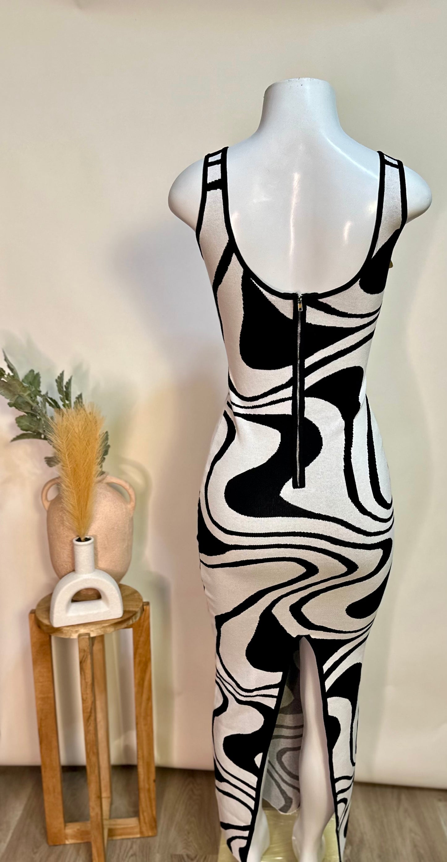 Long black and white dress