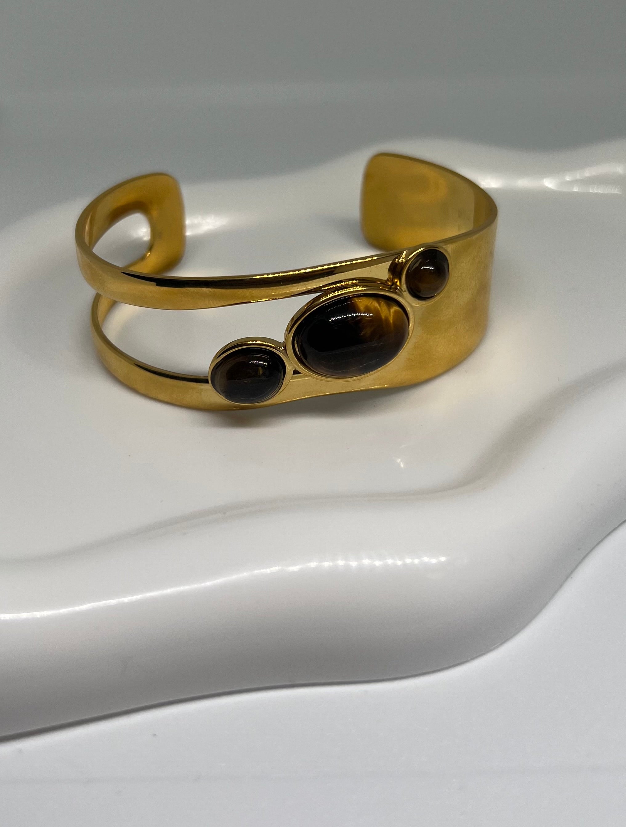 Gold bracelet with brown stone