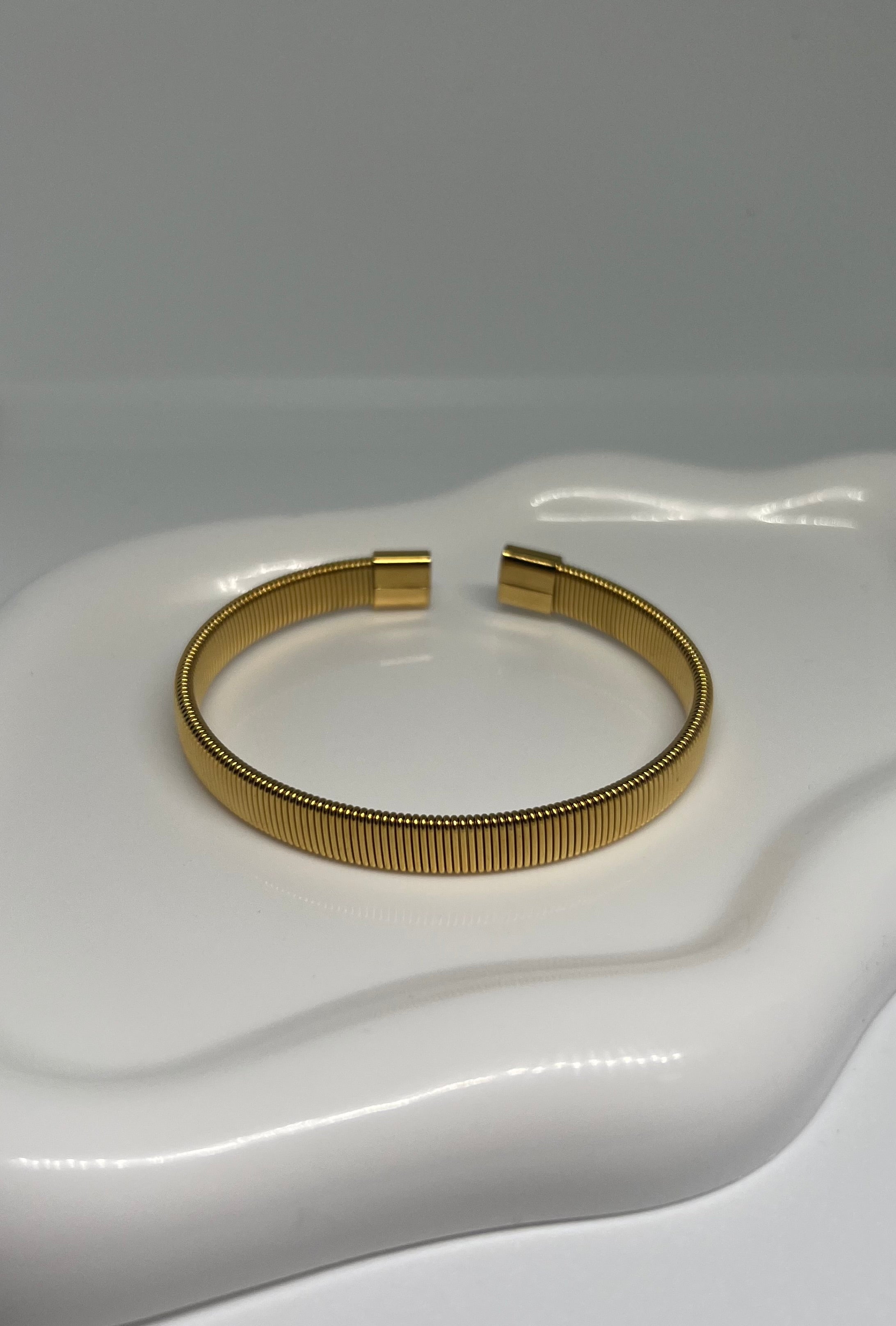 Gold stripe bracelet
