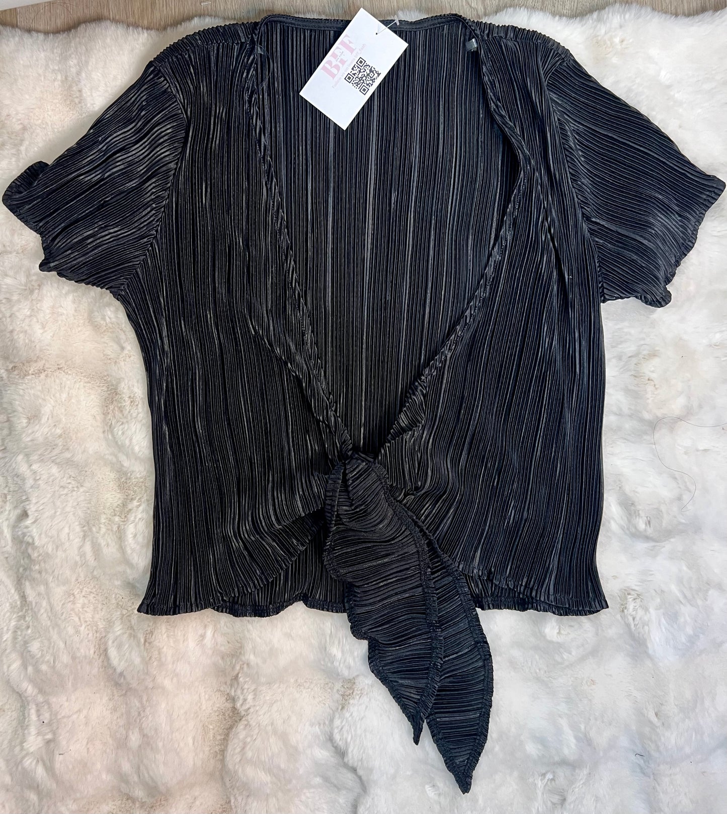 Black crop knot shirt