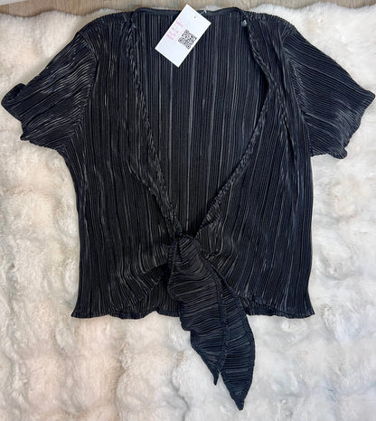 Black crop knot shirt