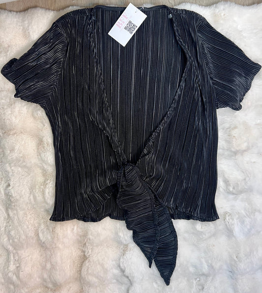 Black crop knot shirt