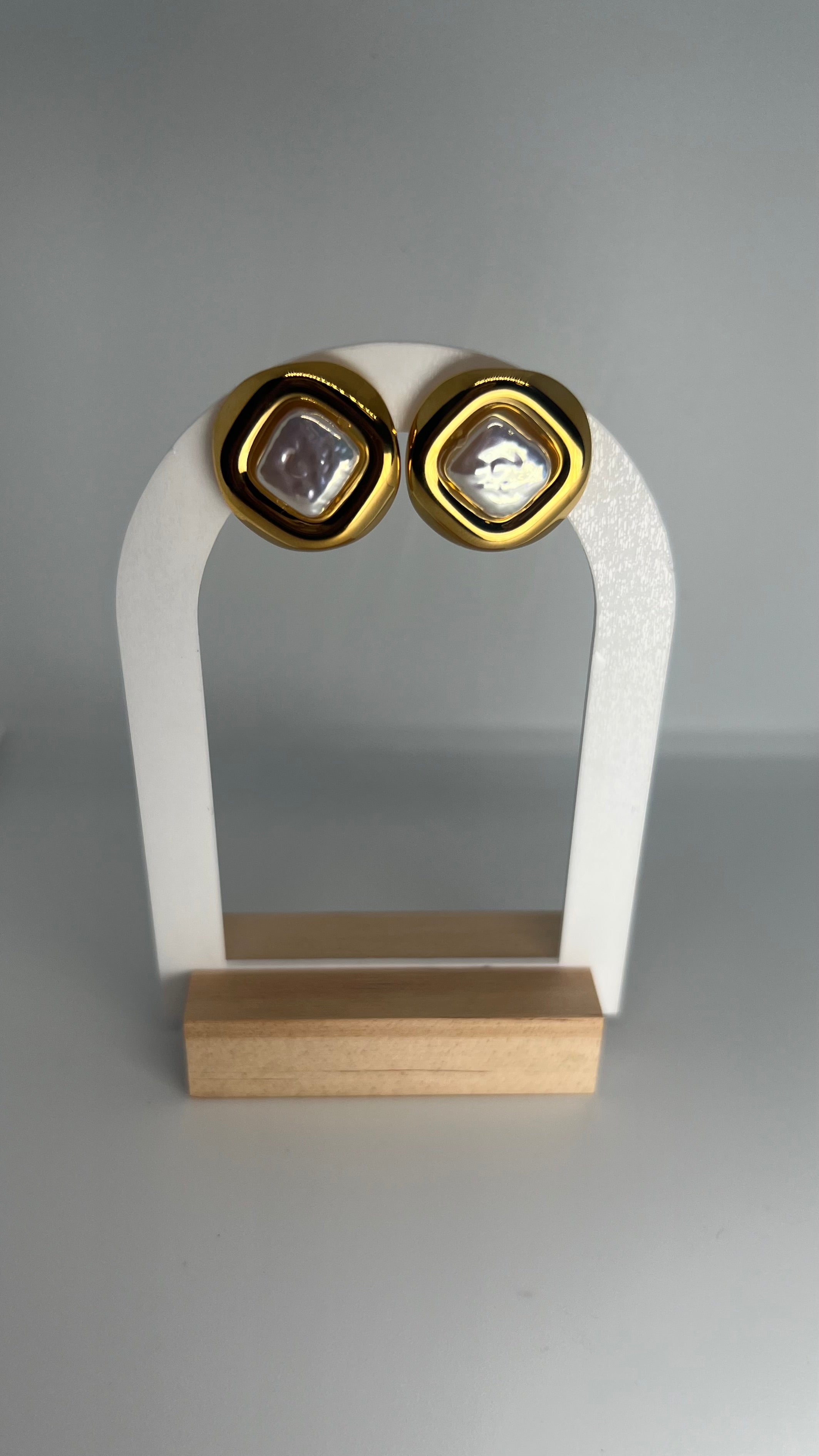 Gold pearl studs