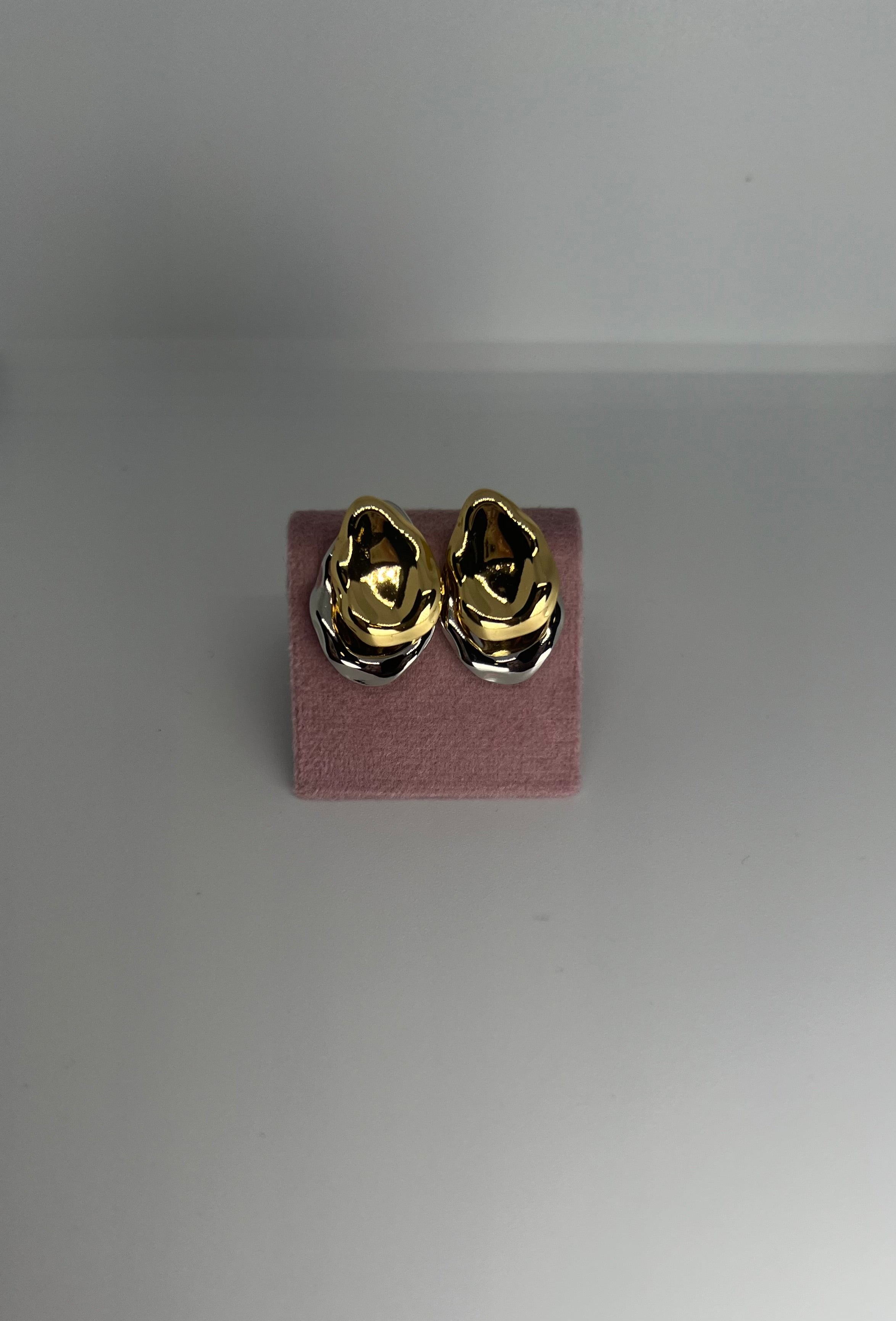 Twon tone wavy earrings