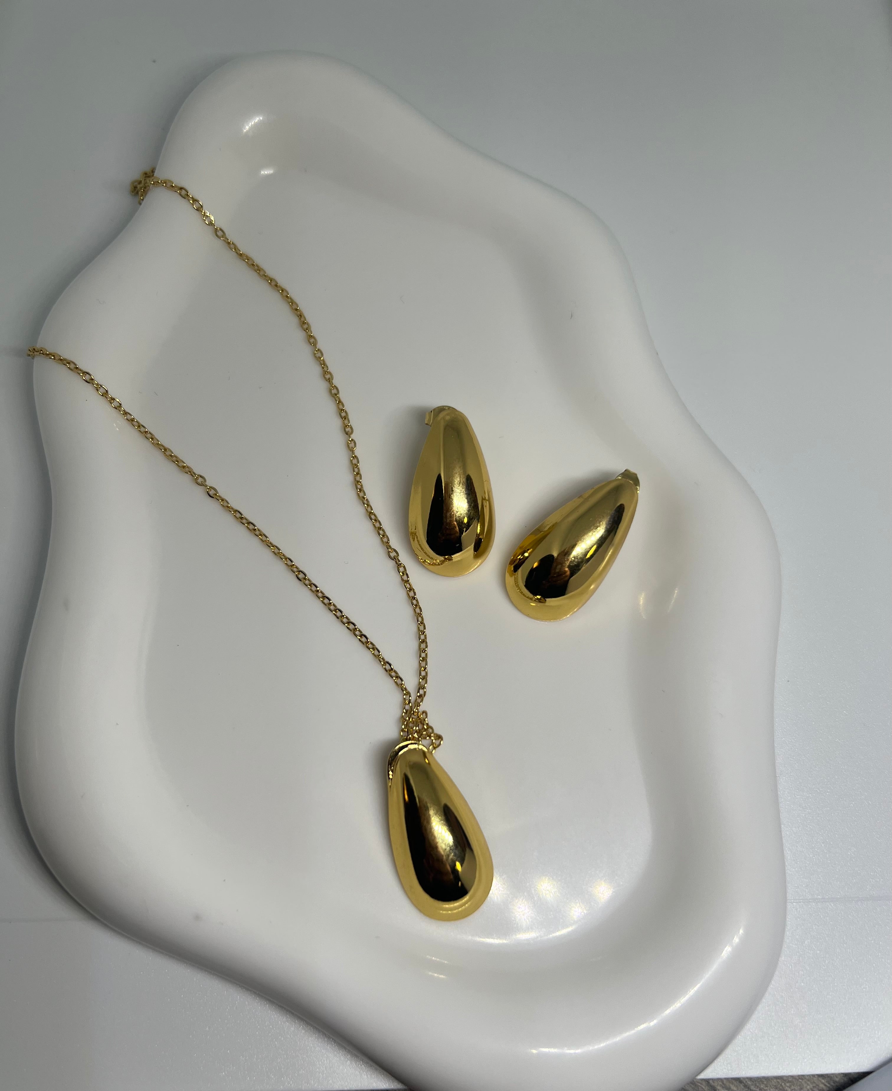 Gold drop necklace with matching earrings
